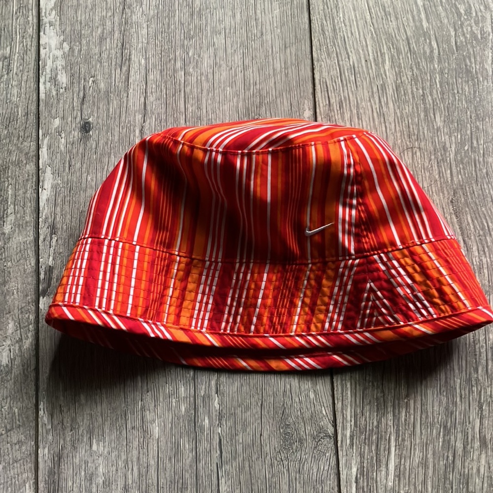 NIKE Reversible Bucket Hat